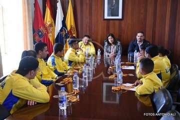 Recepción de la alcaldesa y del concejal de Deportes a los campeones del Club Taz Jinámar (Foto Antonio Alí)